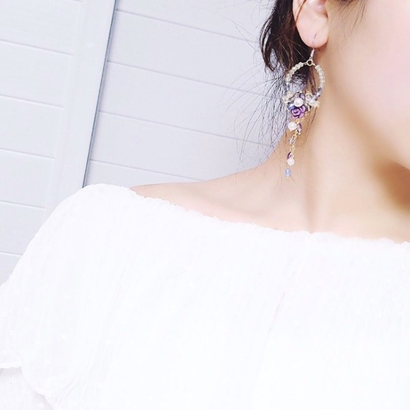 'Dashing Love' Flower Bouquet Faux Pearl Earrings - Picture 3 of 7